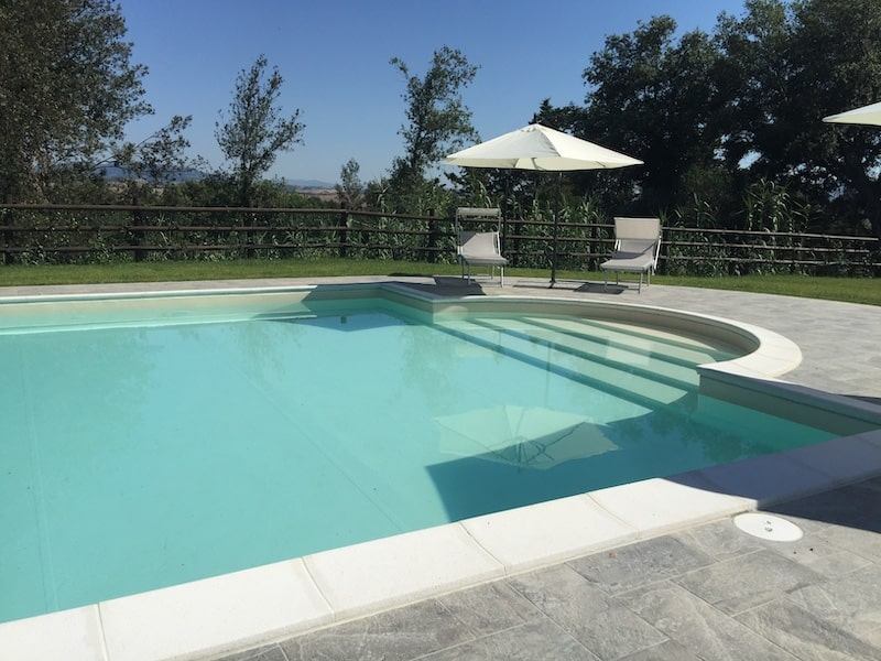 Agriturismo Tenuta i Mandorli - una villa con piscina nella campagna toscana